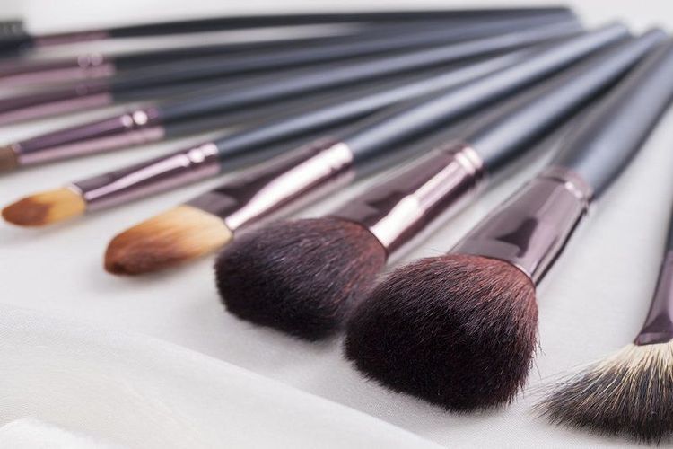 NETTOYEZ VOS PINCEAUX À MAQUILLAGE TOUS LES JOURS | So Busy Girls