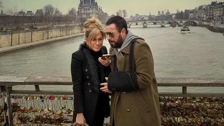 Murder Mystery 2 : Netflix dévoile une bande-annonce épatante avec Jennifer Aniston, Adam Sandler, Dany Boon et Mélanie Laurent ! | So Busy Girls