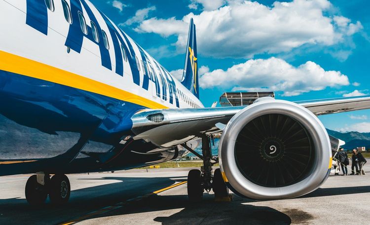 Ryanair alerte sur le vrai sujet de l’été : pourquoi ce n’est peut-être pas la pénurie de kérosène que les voyageurs doivent craindre | So Busy Girls
