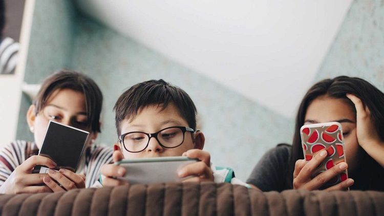 8 conseils efficaces pour limiter le temps que les enfants passent sur les écrans | So Busy Girls