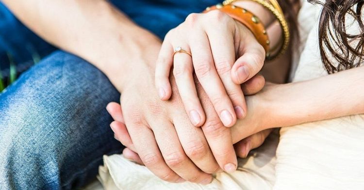 10 choses réconfortantes à dire pour consoler une personne triste | So Busy Girls