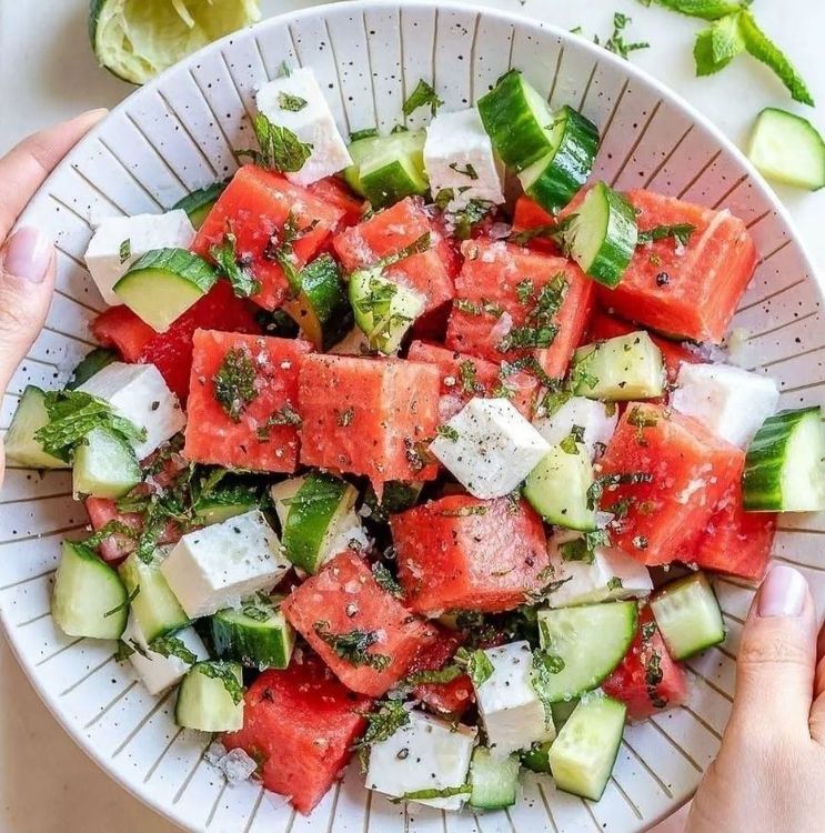 La recette de la salade à la pastèque, au concombre, à la feta et à la menthe | So Busy Girls