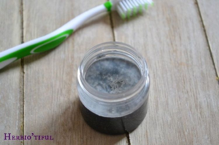 Recette de dentifrice blancheur maison au charbon