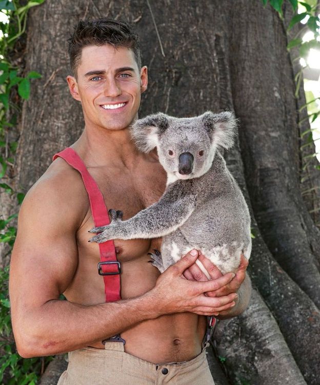Matt Ross & Cindy - Australian Firefighters Calendar - MIXED ANIMAL Calendar