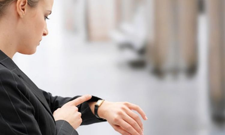 Ceux qui regardent l'heure toutes les 5 minutes | So Busy Girls