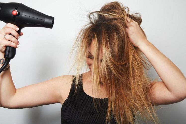 Sèche-cheveux : comment bien l'utiliser | So Busy Girls