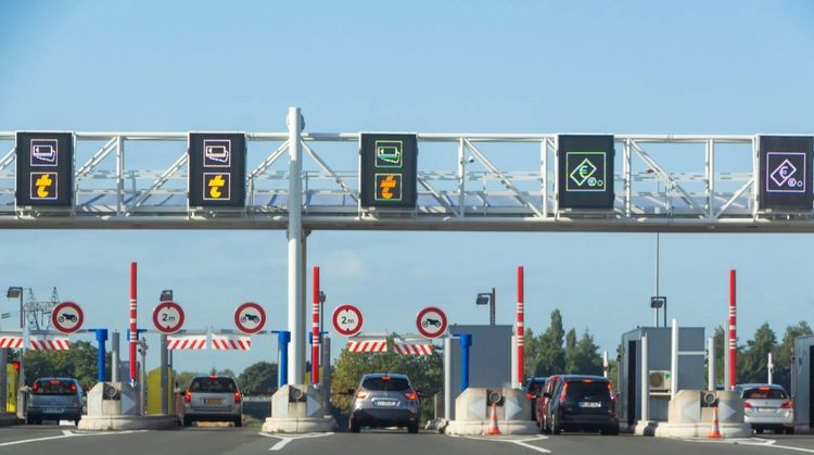 Péages à flux libre : l’arnaque par SMS qui pourrait piéger des milliers d’automobilistes cet été | So Busy Girls