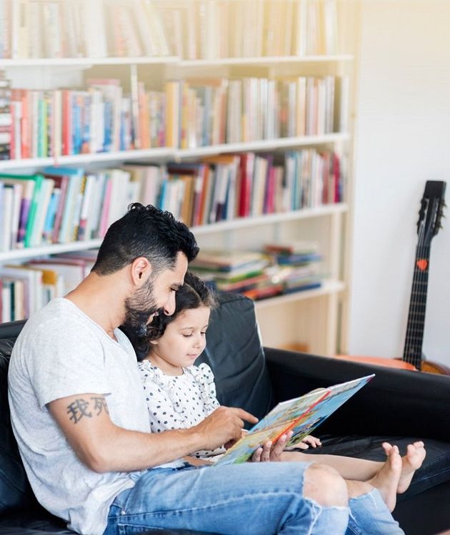 Lire des histoires aux enfants les prépare à la lecture et permet aux hommes d'être de meilleurs pères | So Busy Girls