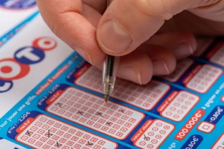 Bretagne : le coup de chance inouï d’une famille qui remporte deux fois le loto et leur astuce folle | So Busy Girls