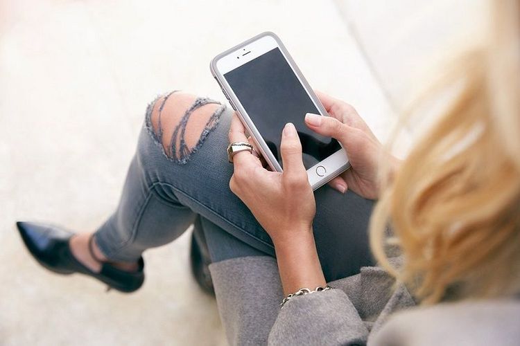 Pourquoi nos smartphones sont devenus nos meilleurs amis | So Busy Girls