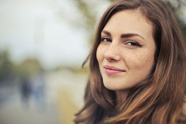 6 choses surprenantes qu'on fait tous et qui donnent des rides | So Busy Girls