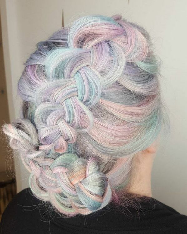 Découvrez les cheveux holographiques, la nouvelle tendance coloration | So Busy Girls