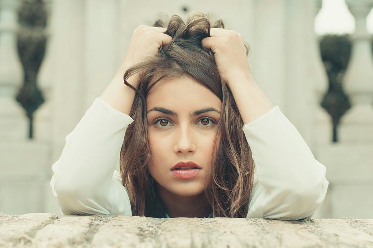 Se ronger les ongles ou se tirer les cheveux : la signification.