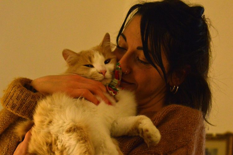 Je préfère passer du temps avec mon chat qu'avec mes amis : est-ce que c'est normal ?