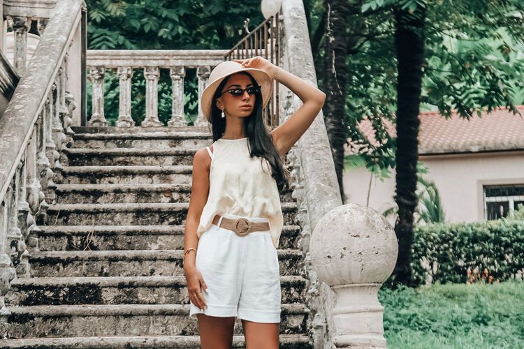 La tenue confortable pour voyager sans arriver complètement froissée | So Busy Girls