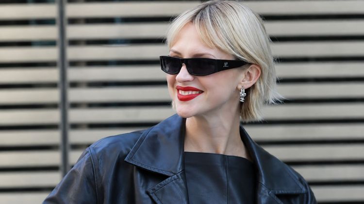 Angèle humiliée par les critiques françaises ? La chanteuse prend sa revanche avec un tacle cinglant à la presse française | So Busy Girls
