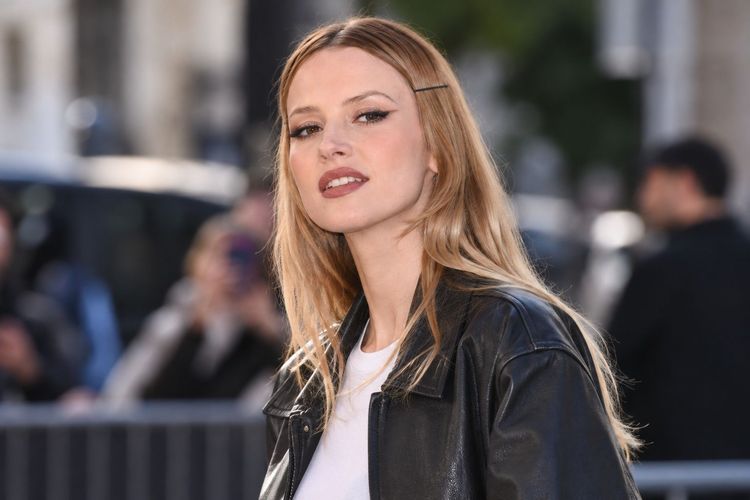 « Terriblement choquant » : Angèle pousse un gros coup de gueule et dénonce les violences contre les lycéens, ses mots très forts sur les manifestations | So Busy Girls