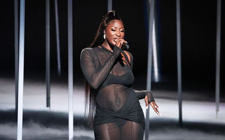 Avec 291 millions d'&eacute;coutes, Aya Nakamura d&eacute;passe Beyonc&eacute; : un record qui secoue la plan&egrave;te musique