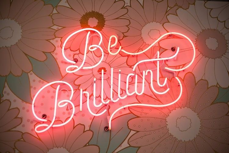 Illuminez votre intérieur avec un cadeau unique : le néon personnalisé | So Busy Girls
