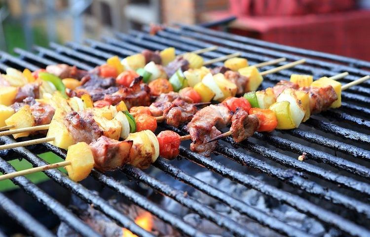 Barbecue d’été : les accompagnements simples qui changent des chips | So Busy Girls