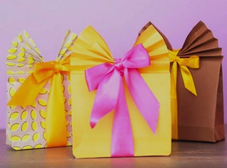 L'astuce pour empaqueter vos cadeaux encore plus joliment que les vendeurs dans les magasins | So Busy Girls