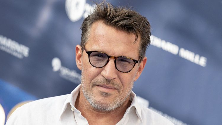 benjamin-castaldi-recale-par-hanouna-galere-financiere-femme-paie