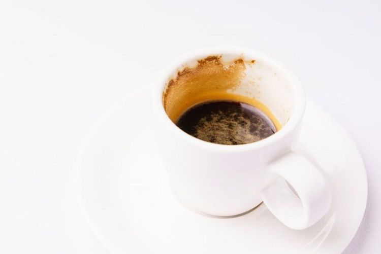Boire du caf&eacute; l'estomac vide : bon ou mauvais pour la sant&eacute; ?