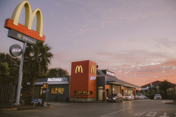 McDonald's passe en mode 24h/24 : la stratégie choc pour contrer la baisse de fréquentation