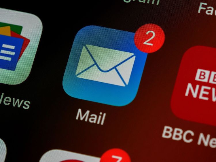 La question des emojis dans un email professionnel.