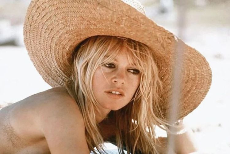 Brigitte Bardot : les codes d’une silhouette d’été devenue culte à Saint-Tropez | So Busy Girls