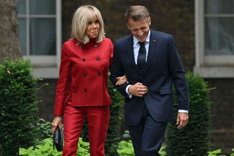 À Londres, Brigitte Macron brise le protocole avec une remarque inattendue sur Larry le chat | So Busy Girls