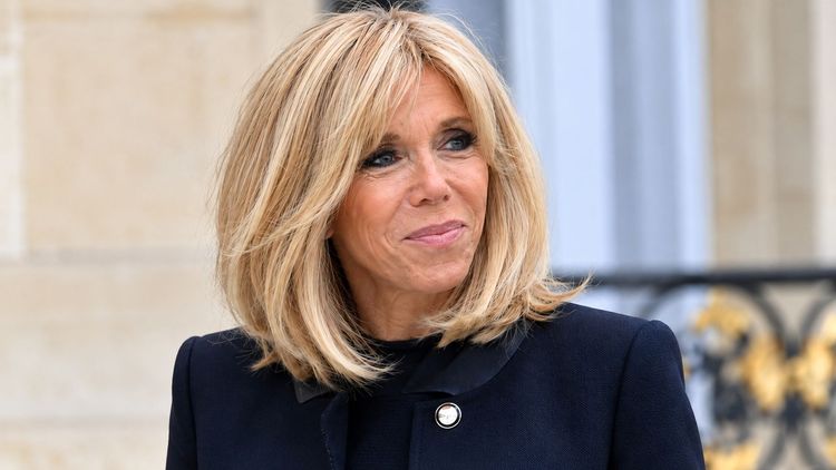 « 33 333 euros par mois » : Brigitte Macron touche-t-elle vraiment cette somme comme on le voit partout sur les réseaux ? Voici ce que gagne réellement la Première dame | So Busy Girls