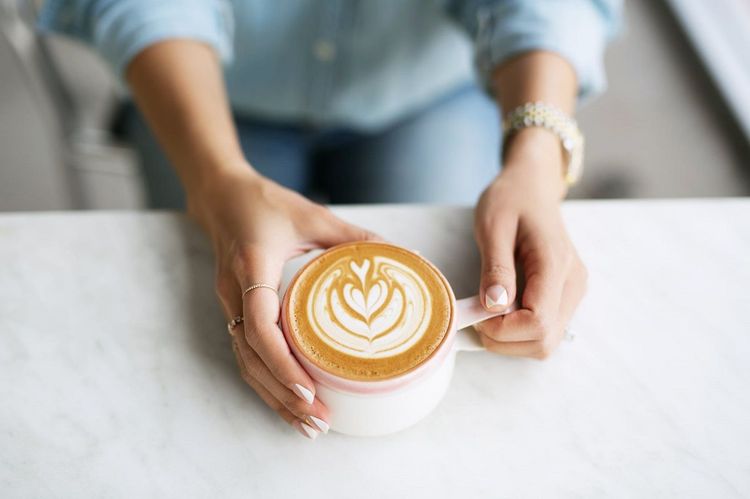 Voici ce qui arrivera à votre peau si vous arrêtez de boire du café | So Busy Girls