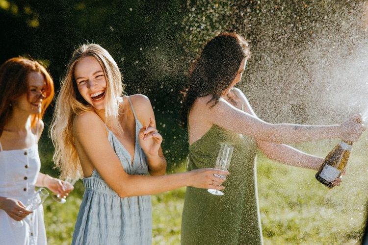 Job de rêve : être payé pour tester du Prosecco | So Busy Girls