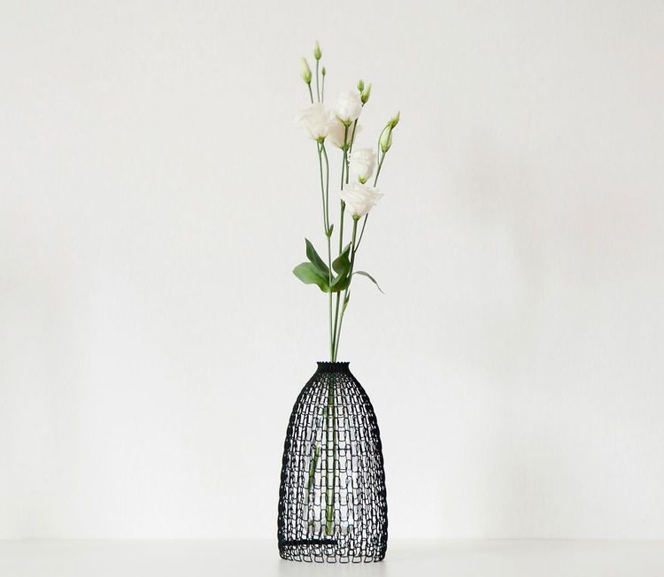 Il crée des vases à impression 3D pour donner une nouvelle vie aux bouteilles en plastique | So Busy Girls