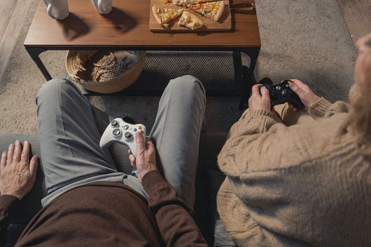 Job de rêve : être payé pour regarder des séries, jouer aux jeux vidéo et faire un vlog | So Busy Girls