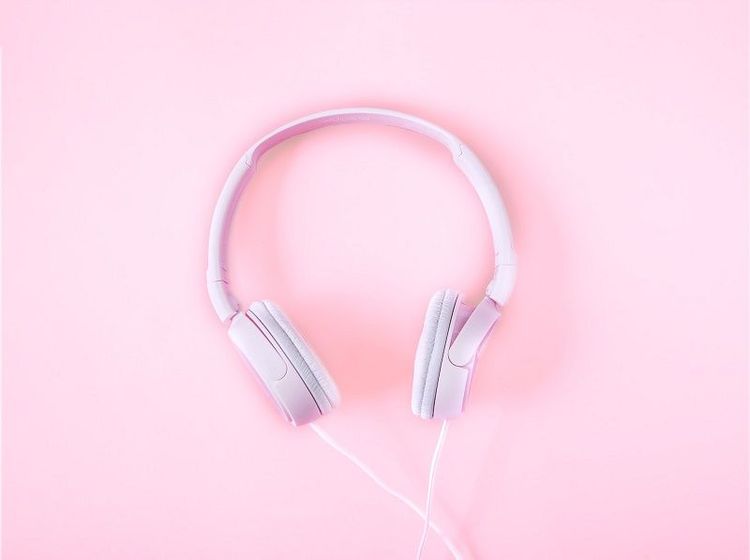 Ecouter du bruit rose pour mieux dormir : pourquoi &ccedil;a marche ?