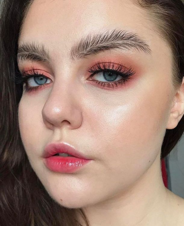 Découvrez les sourcils plume, la nouvelle tendance sourcils étonnante | So Busy Girls