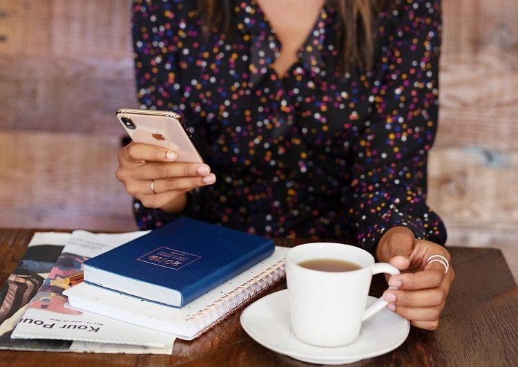 J'ai supprimé plein de gens sur Facebook, et ça m'a rendue plus heureuse | So Busy Girls