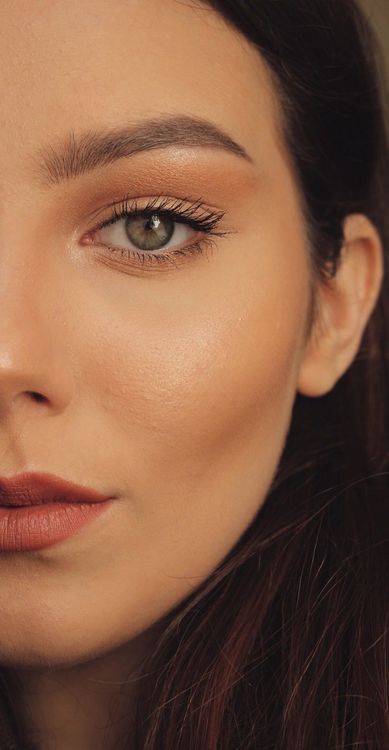 Pourquoi l'huile de ricin stimule la pousse des cils et comment l'appliquer pour avoir un regard de biche | So Busy Girls