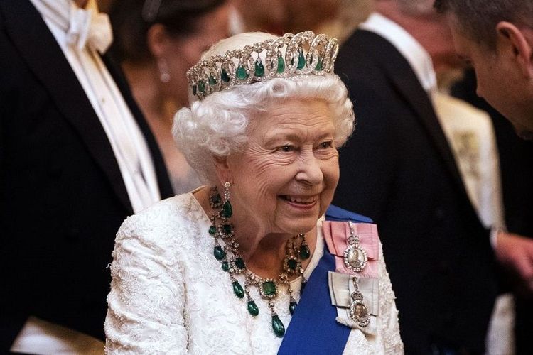 La Reine d’Angleterre recherche son nouveau sous-chef, et on vous dit où postuler ! | So Busy Girls