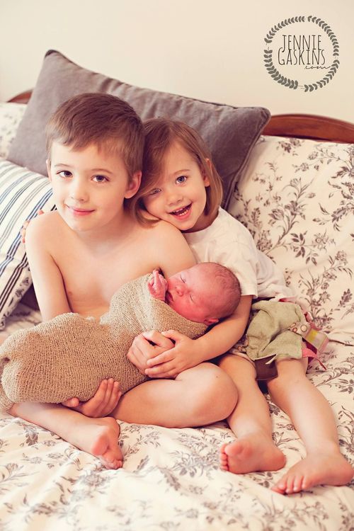 Voilà comment ces 20 couples ont choisi d'annoncer la naissance de leur bébé ! | So Busy Girls