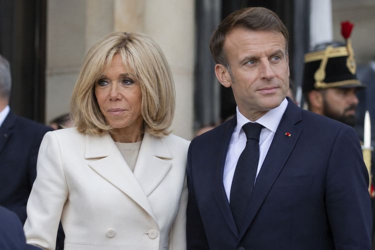 « Céline Dion a refusé de les recevoir » : Brigitte et Emmanuel Macron snobés après son concert ? Voici ce qui s'est vraiment passé | So Busy Girls