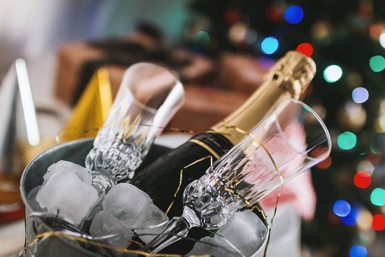 Boire du champagne : bon ou mauvais pour faire partir la cellulite ?