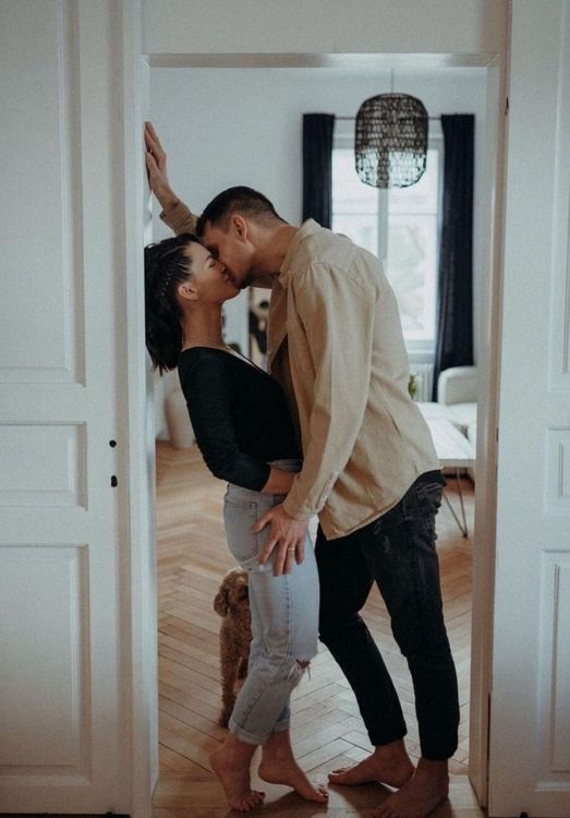 couple-portes-baiser