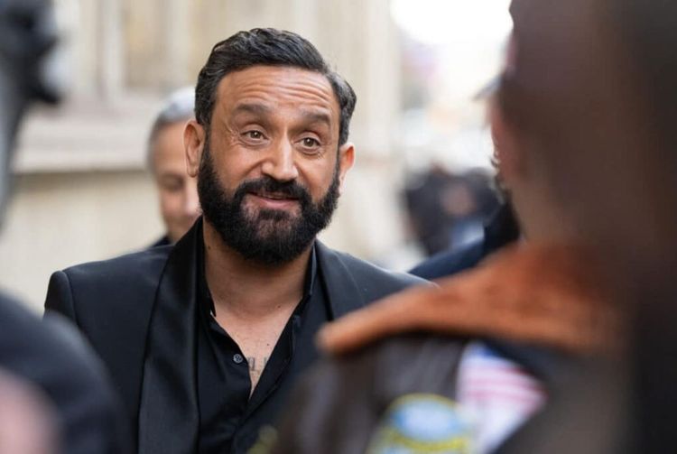 “C’est un amour, une thalasso” : Cyril Hanouna fait l’éloge de Carla Bruni