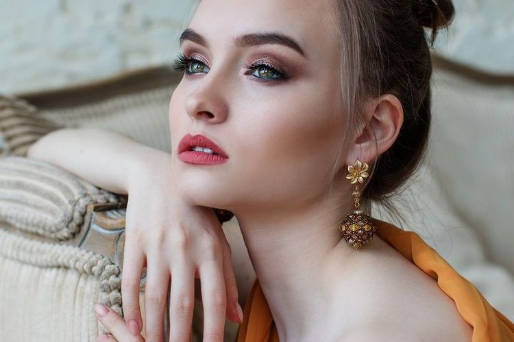 Comment choisir ses boucles d'oreilles pour accessoiriser son look avec style | So Busy Girls