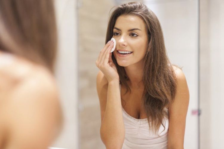7 choses qui arrivent quand on se couche sans s'être démaquillée | So Busy Girls