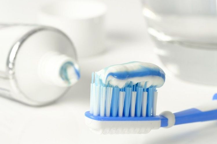 18 choses géniales que vous pouvez faire avec du dentifrice | So Busy Girls