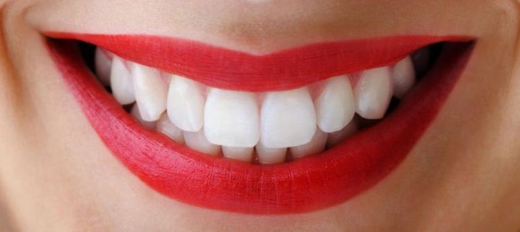 2) Il BLANCHIT LES DENTS | So Busy Girls